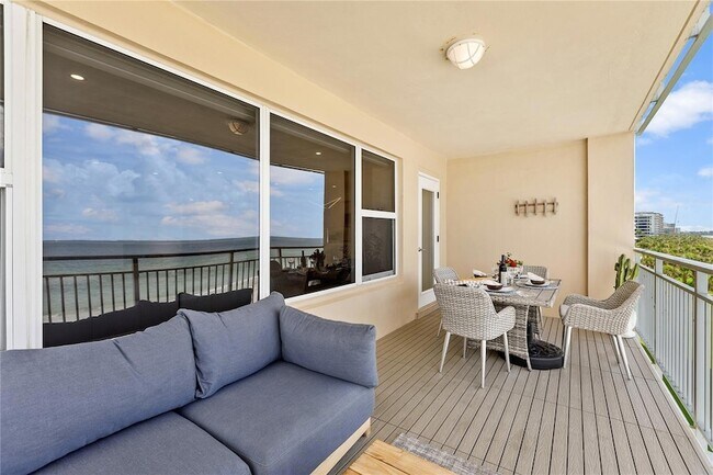Building Photo - 601 Longboat Club Rd