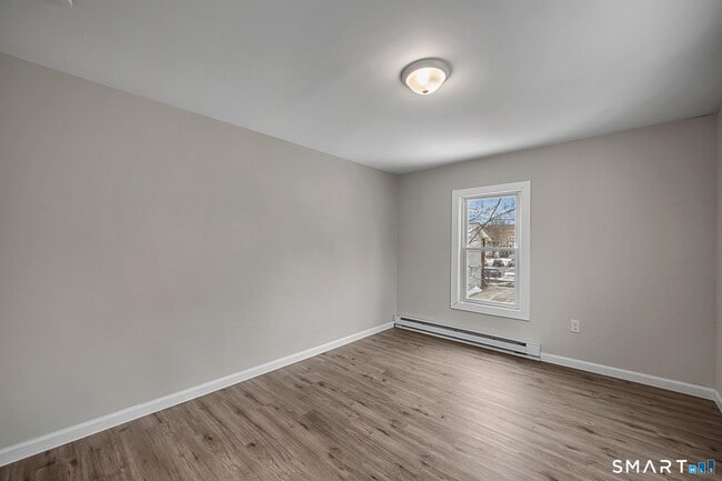 Building Photo - 8 Bancroft St