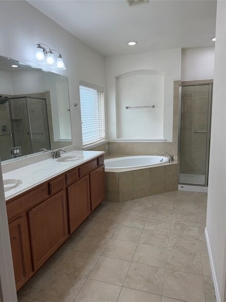 Building Photo - 12404 Coral Dr