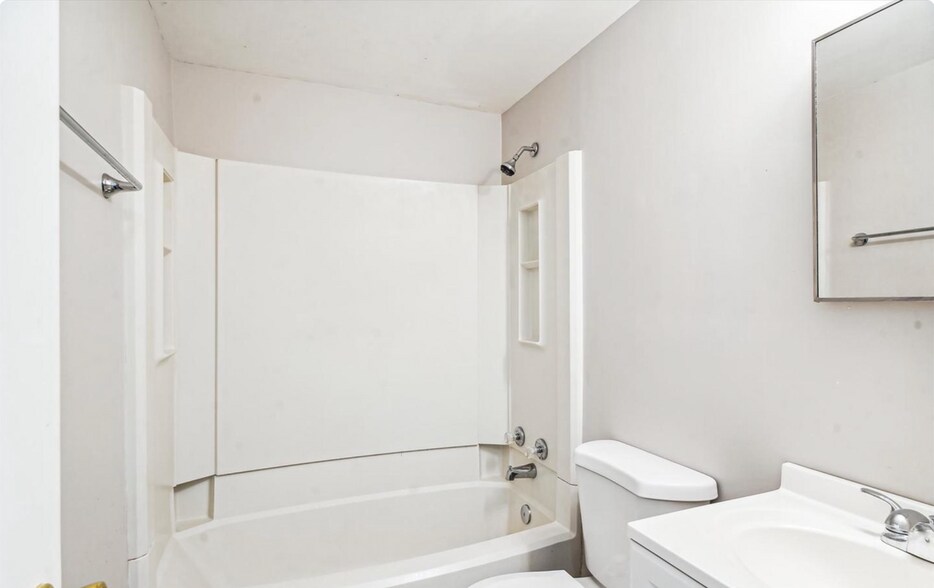 Building Photo - 8851 Welbeck Way