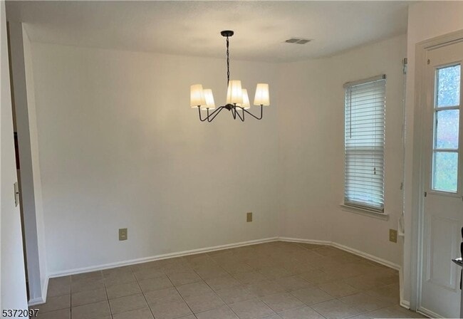 Building Photo - 805 Sunshine Ct