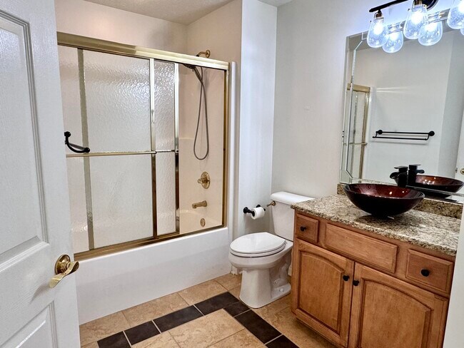 Building Photo - 433 Deer Lake Pl