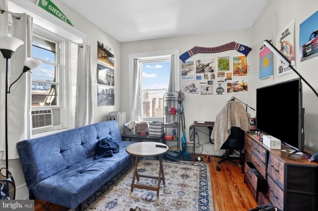 Building Photo - 4011 Pine St