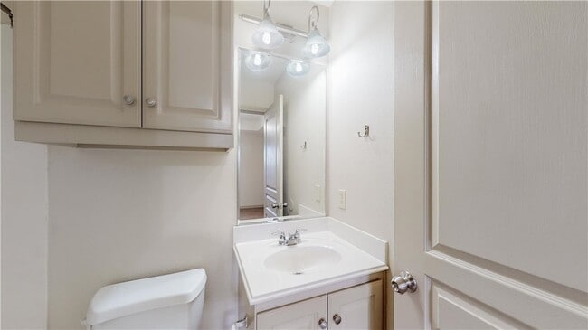 Building Photo - 115 Richards St