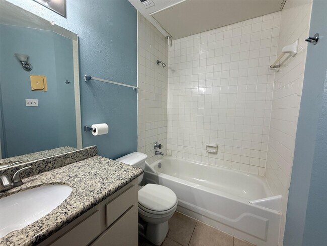 Building Photo - 2626 Holly Hall St