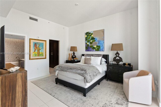 Building Photo - 2678 Tigertail Ave