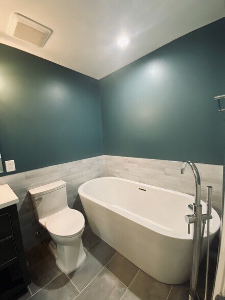 Bath #1 - 4102 Washington Blvd