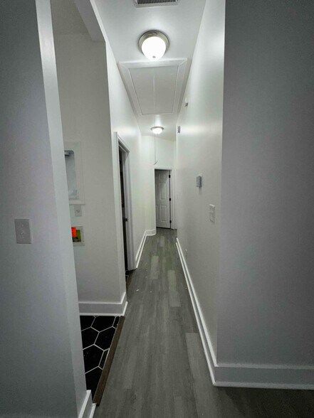 Building Photo - 939 Seattle St