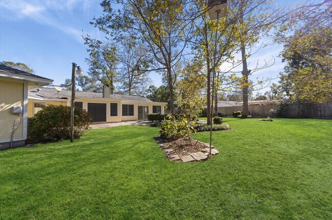 Building Photo - 25 Little John Ln