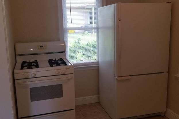 Building Photo - 415 Greenbriar Dr
