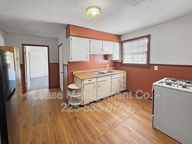 Building Photo - 322 Leboeuf St