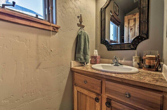 Building Photo - 400 Paintbrush Ter