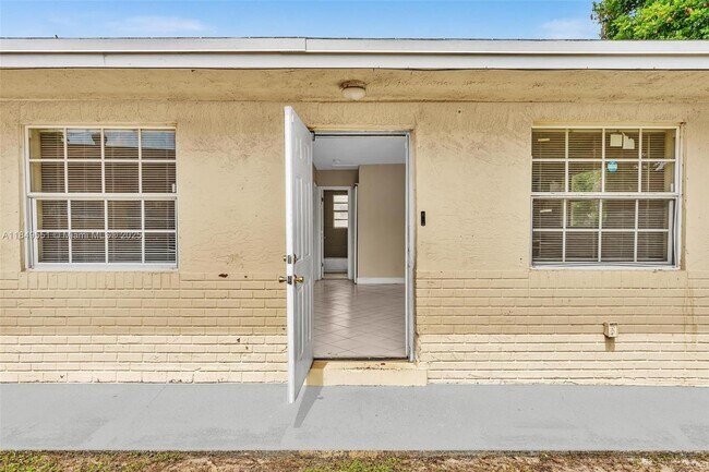 Building Photo - 2751 NW 14th Ct