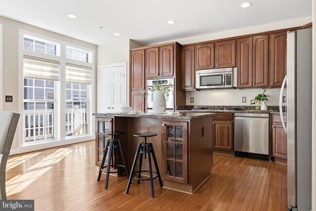 Building Photo - 7996 Reserve Way