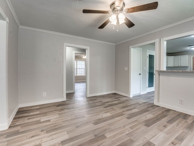 Building Photo - 3 bed, 2 bath home in Shawnee!