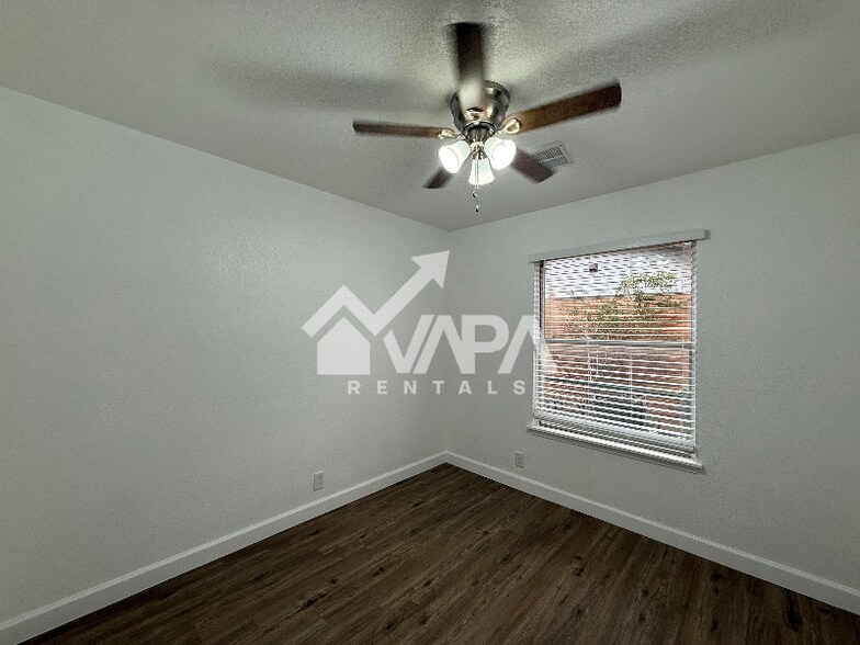 Building Photo - 4938 Bernadine Dr