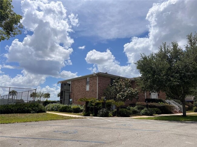 Building Photo - 4210 Lake Underhill Rd