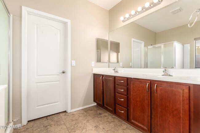 Building Photo - 2806 E Trigger Way
