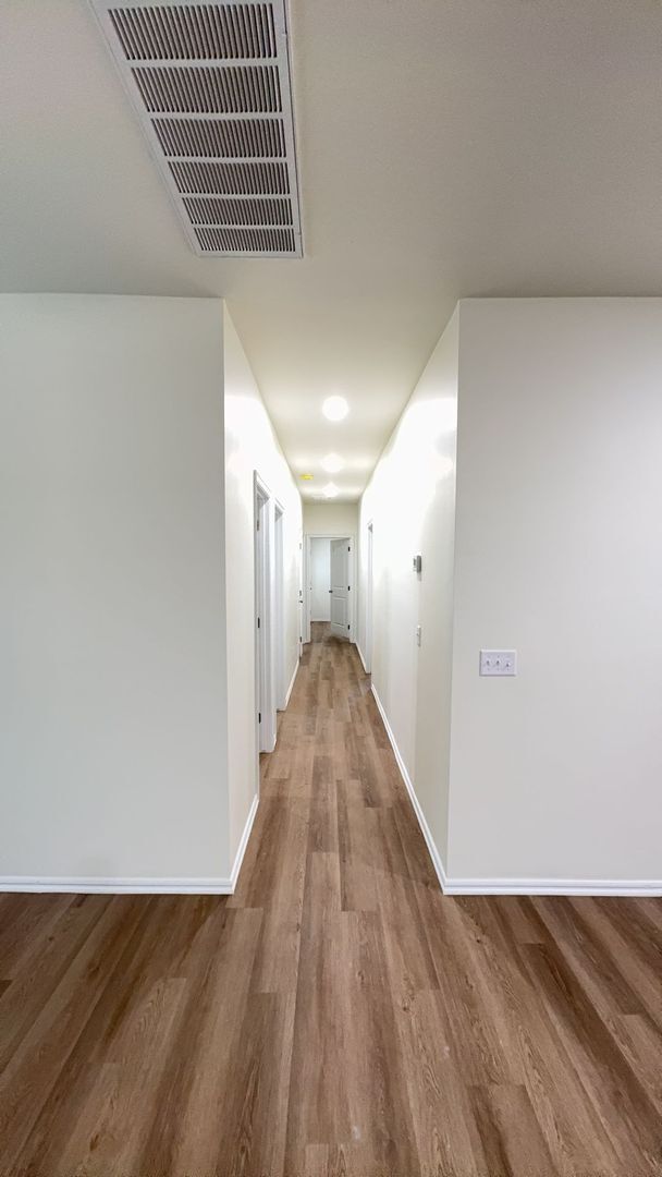 Building Photo - 3 Bedroom 2 Bath 2 Car Garage Duplex in Gr...