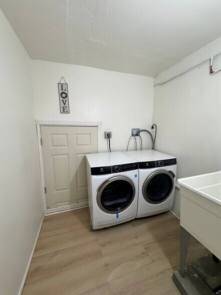 Building Photo - 4 Montrose St