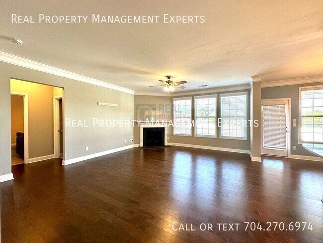 Building Photo - 7839 Sawgrass Ln