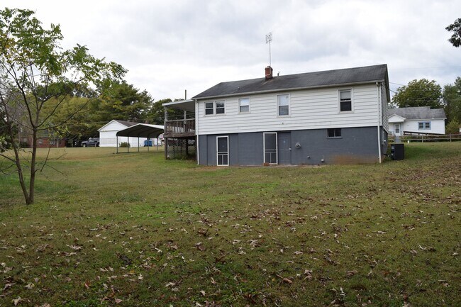 Building Photo - Charming 3-Bedroom Home in Hickory – $1,450/mo