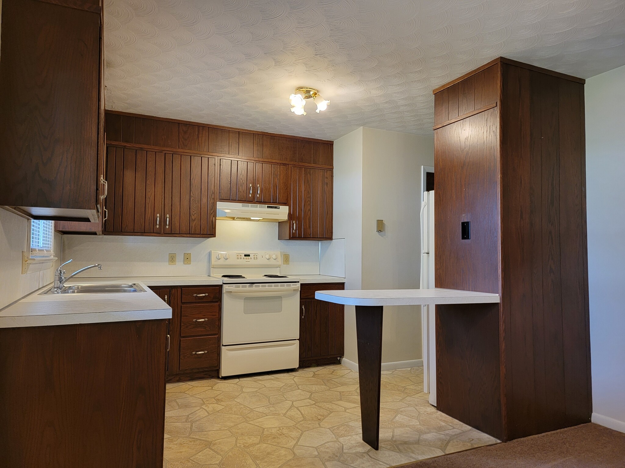 Building Photo - 457 W Main Ave