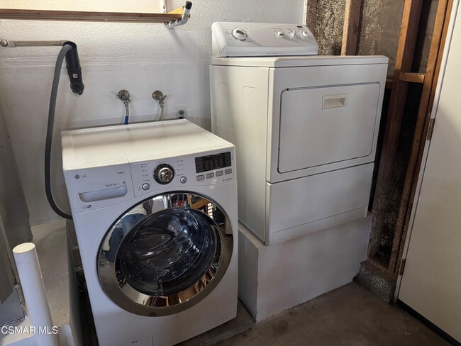 Building Photo - 846 Lindawood St