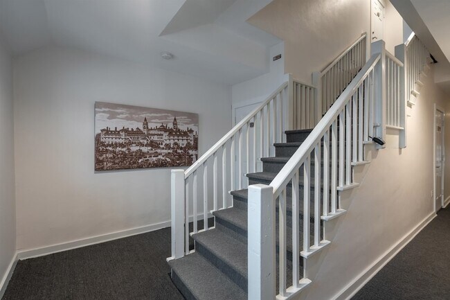 Building Photo - 11 Aviles St