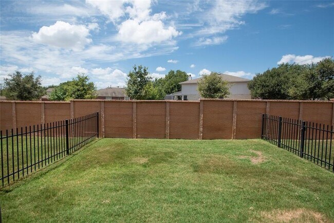 Building Photo - 1001 Zodiac Ln