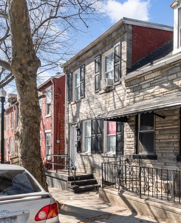 Building Photo - 529 Manor St
