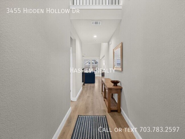 Building Photo - 3455 Hidden Holw Dr
