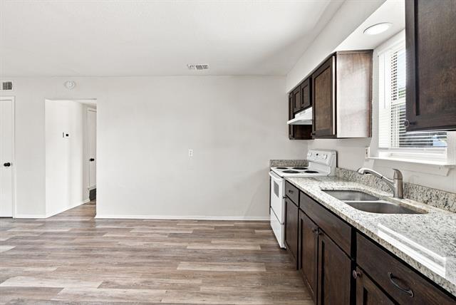 Building Photo - 1833 Pelican Dr N