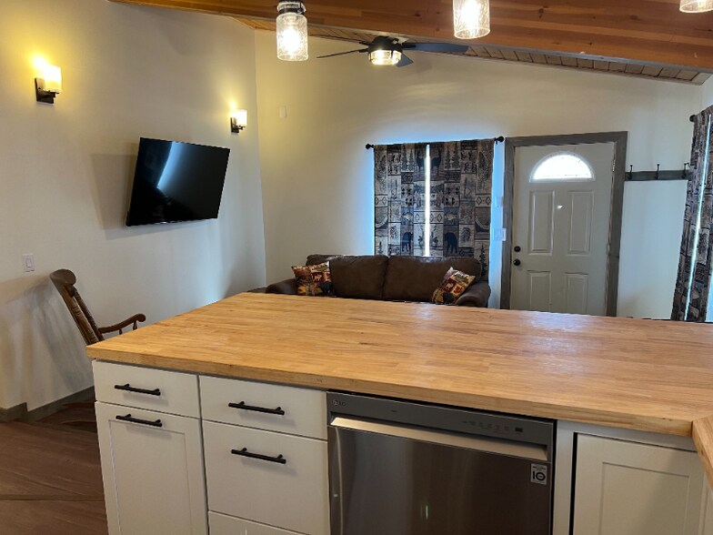 Building Photo - 2301 Lincoln Ave