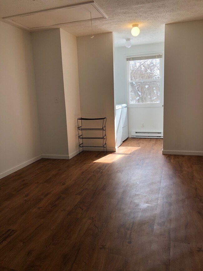 Building Photo - Wiles Hills - 1 Bedroom apartment -Availab...