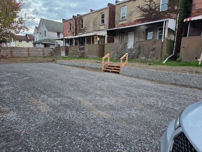 Building Photo - 39 Hutson St