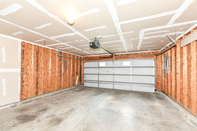 Building Photo - 1155 Redwood Dr