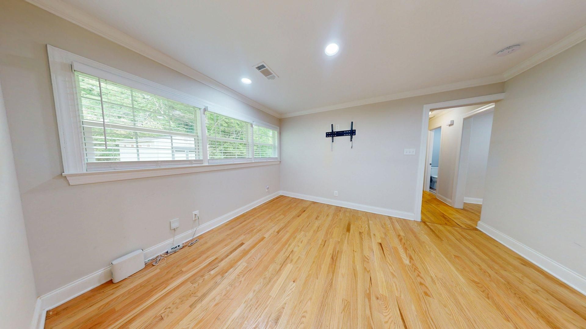 Building Photo - Totally Updated Home on Oak Bowery