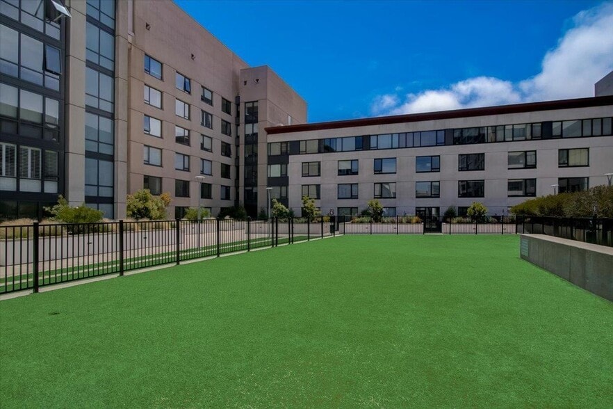 Building Photo - 718 4th St