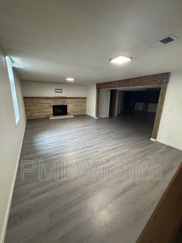Building Photo - 840 N Waddington Ave