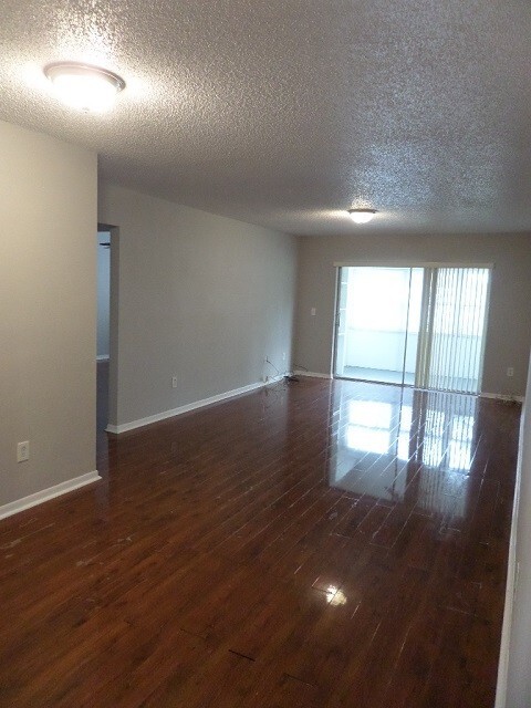 Building Photo - $25 App Fee & December Rent Free! * Spacious 2bdrm/1bath Condo ** $1,695.00** READY NOW ** No Sec...