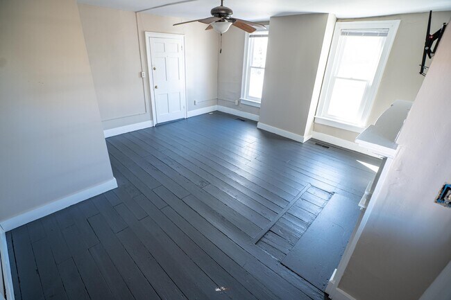 Building Photo - 166 N Sandusky St