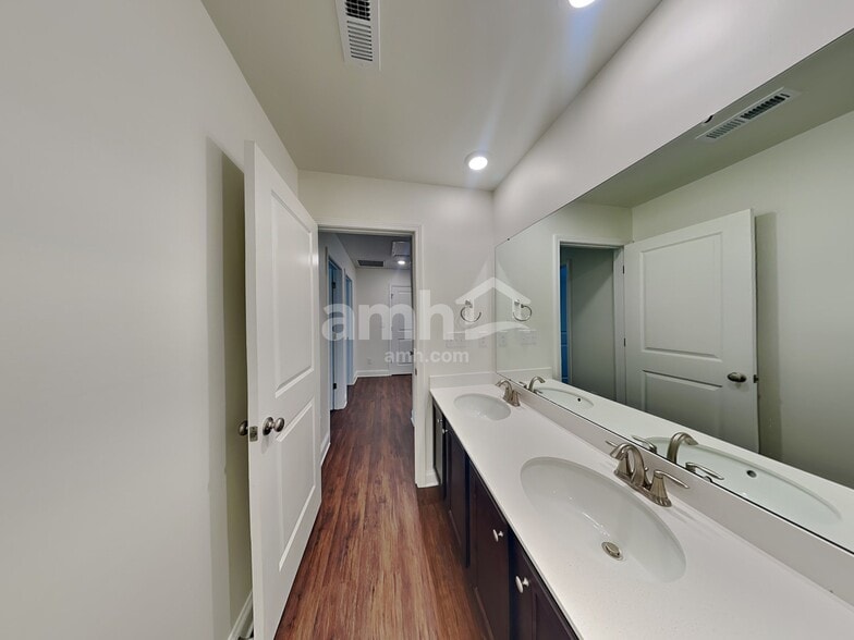 Building Photo - 11017 Hazel Gdns Dr