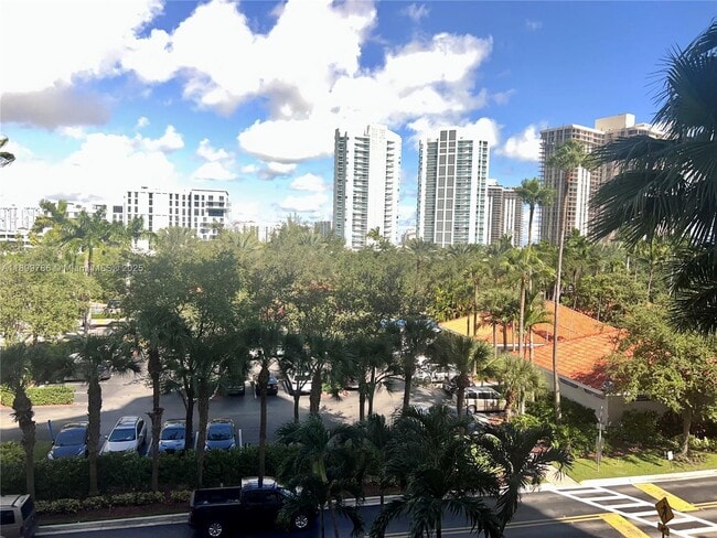 Building Photo - 3600 Mystic Pointe Dr