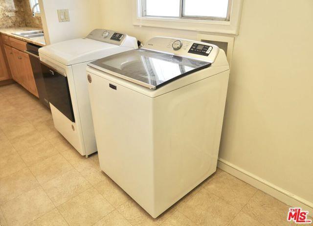 Building Photo - 210 S Spalding Dr