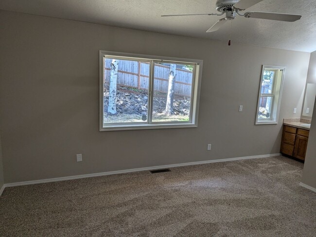 Building Photo - 5817 Cobalt Loop SE