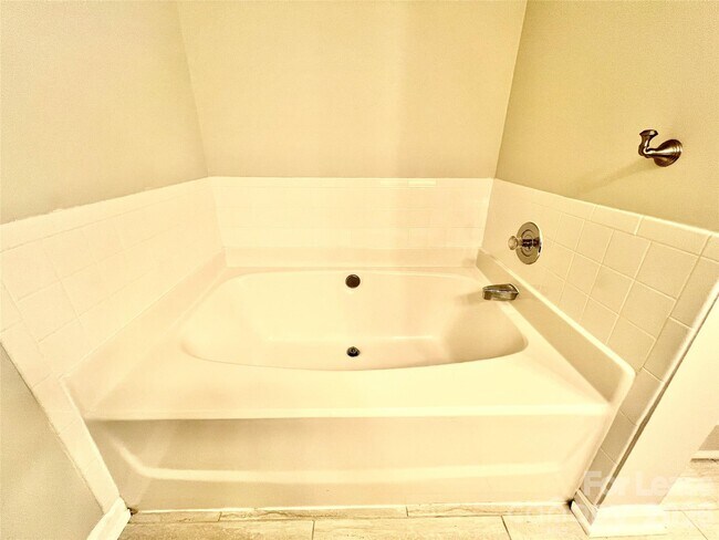 Building Photo - 4409 Stonefield Dr