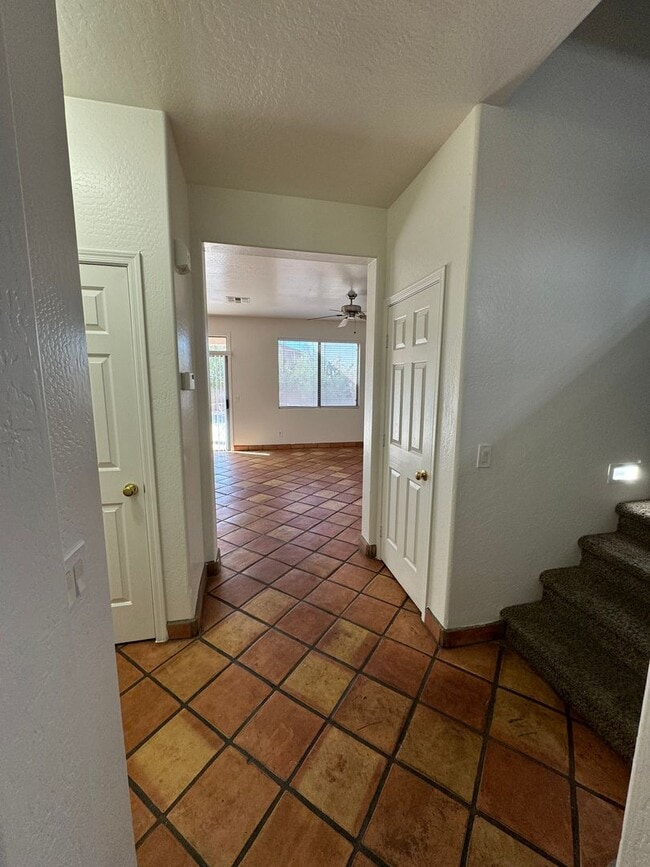 Building Photo - Large 4 bedroom house- Laveen