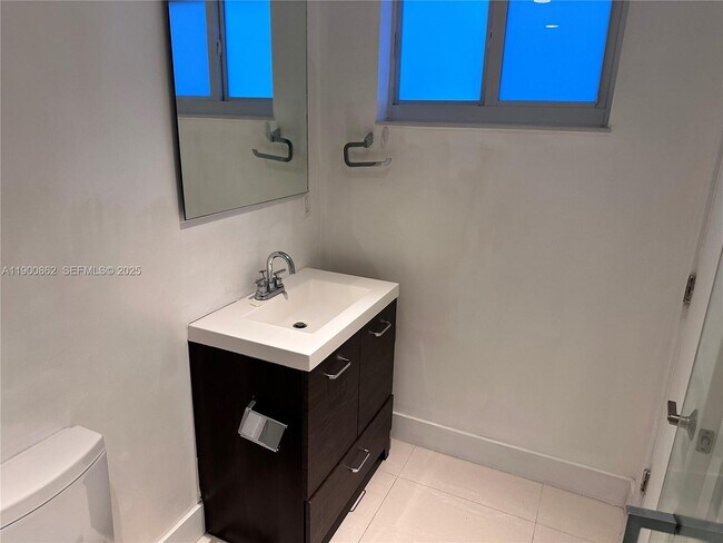 Building Photo - 1790 S Treasure Dr