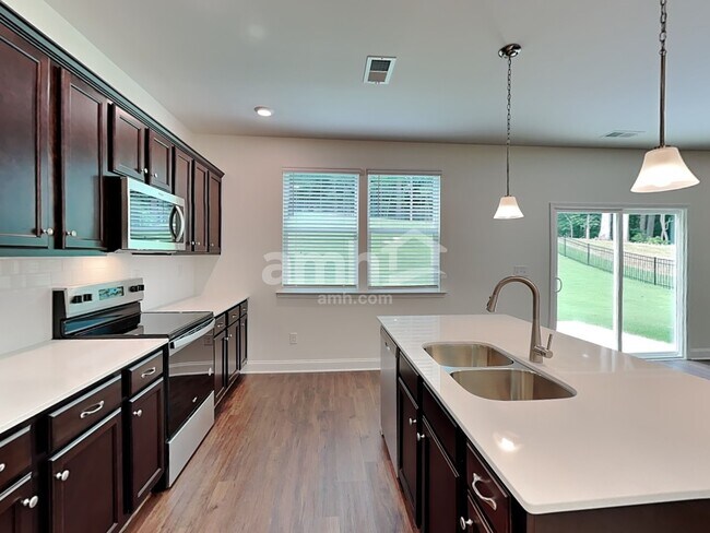 Building Photo - 639 Rivermist Dr